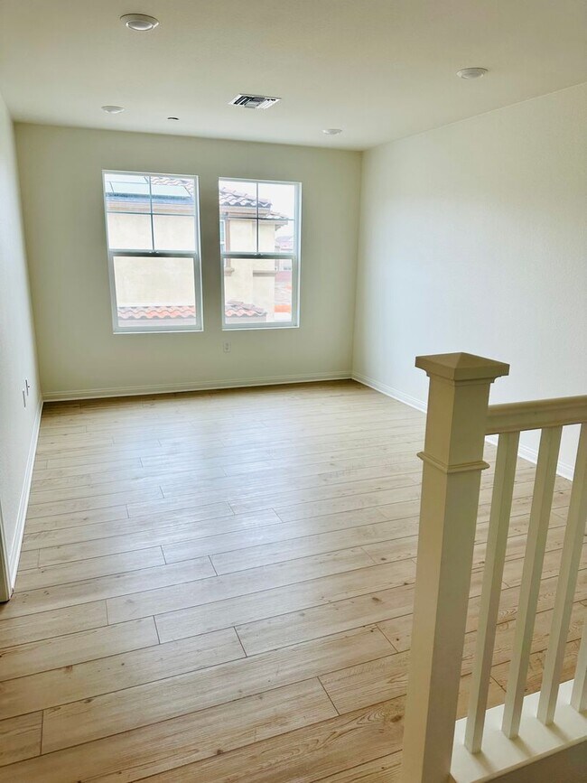 Building Photo - Charming 3-Bedroom Home for Lease in The P...