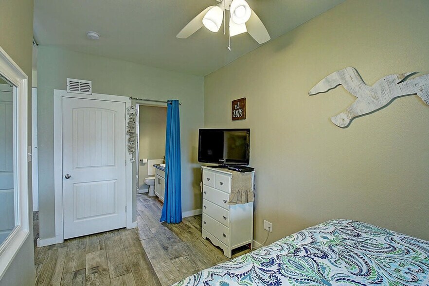 Building Photo - 1129 Eleventh Street-SI FL1-ID1023188P