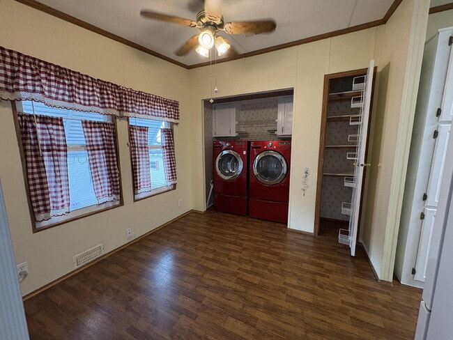 Building Photo - charming 3-bed, 2-bath home is located in the highly desired Strawberry Crest 55+ community