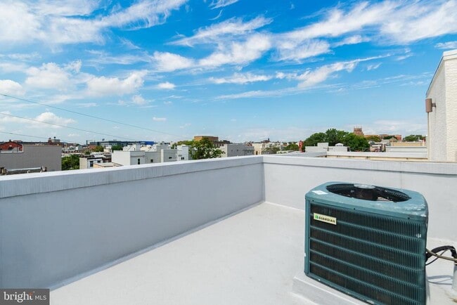 Building Photo - 2029 E Huntingdon St