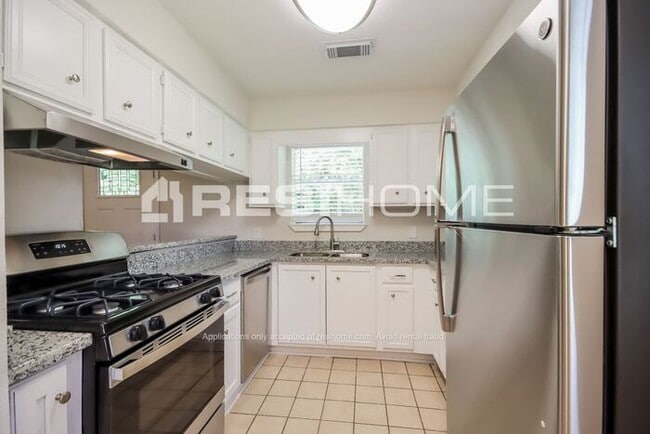 Building Photo - 7127 Kings Dr