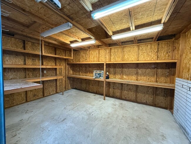 Building Photo - Spacious 5-Bedroom Home in Clinton!