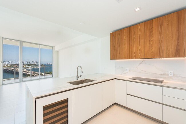 Building Photo - 1400 Biscayne Blvd