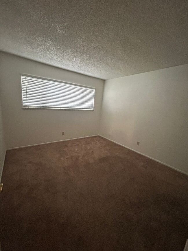 Building Photo - Ventura- Charming 2-Bedroom, 1-Bath McKeon Condo