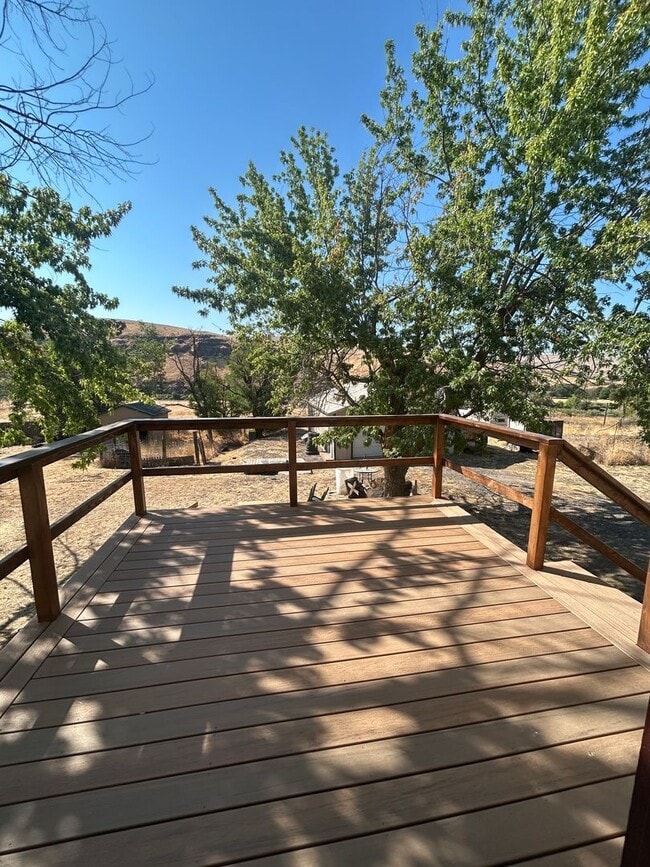 Building Photo - Fully furnished large 1 bedroom
