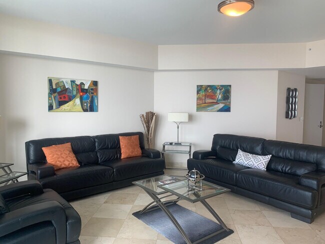 Building Photo - 333 Las Olas Way