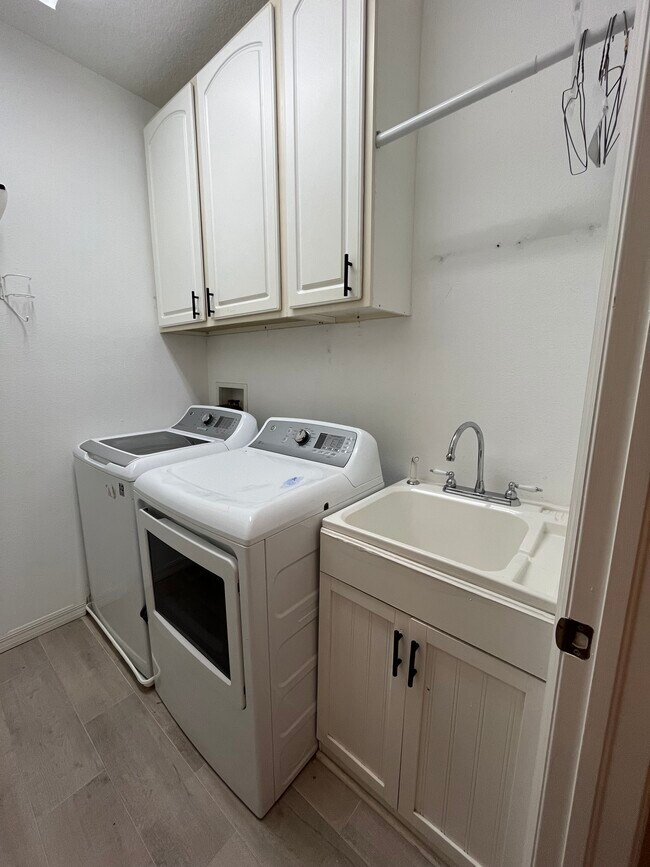 Building Photo - 14467 Mirabelle Vista Cir