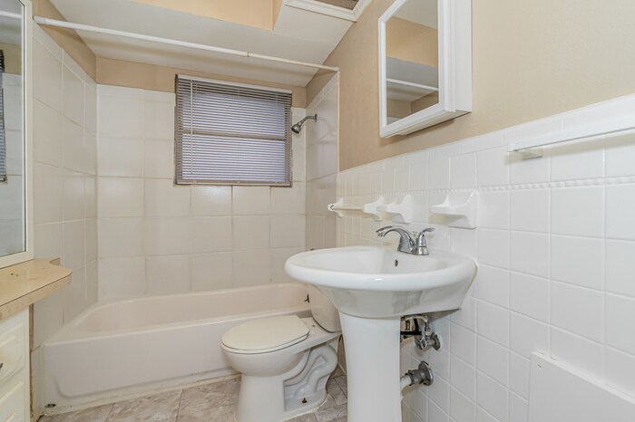 Building Photo - 206 Valencia Dr