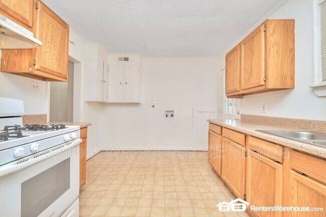 Building Photo - 112 W Seaview Ave