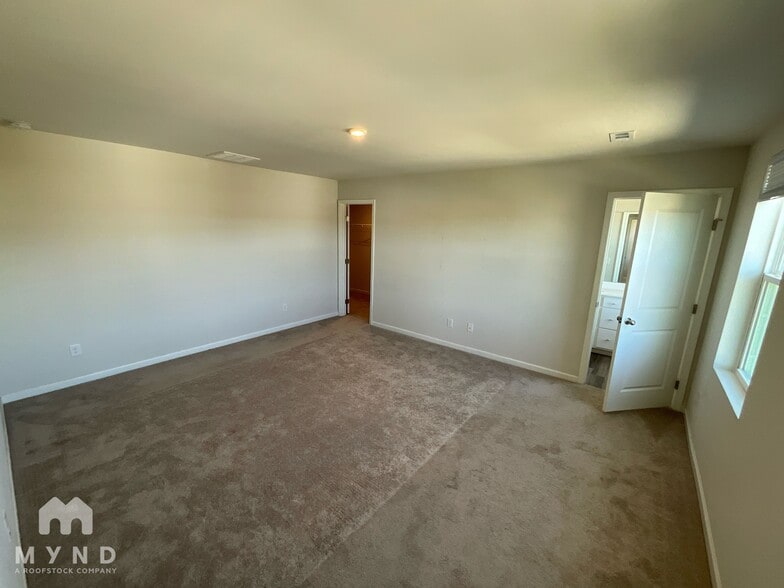 Building Photo - 2065 Westchester Dr