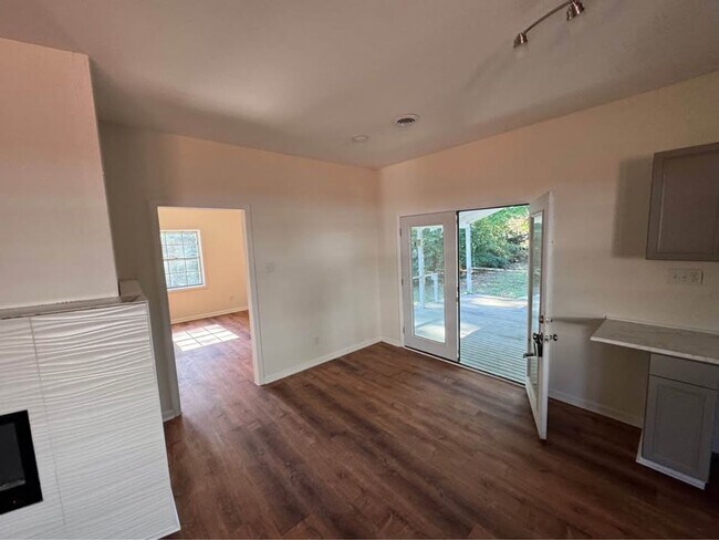 Building Photo - 14 Dellwood Dr