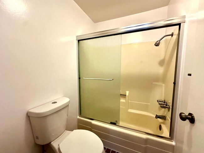 Building Photo - Gorgeous Remodeled 2 Beds + 2 Bath Condo i...