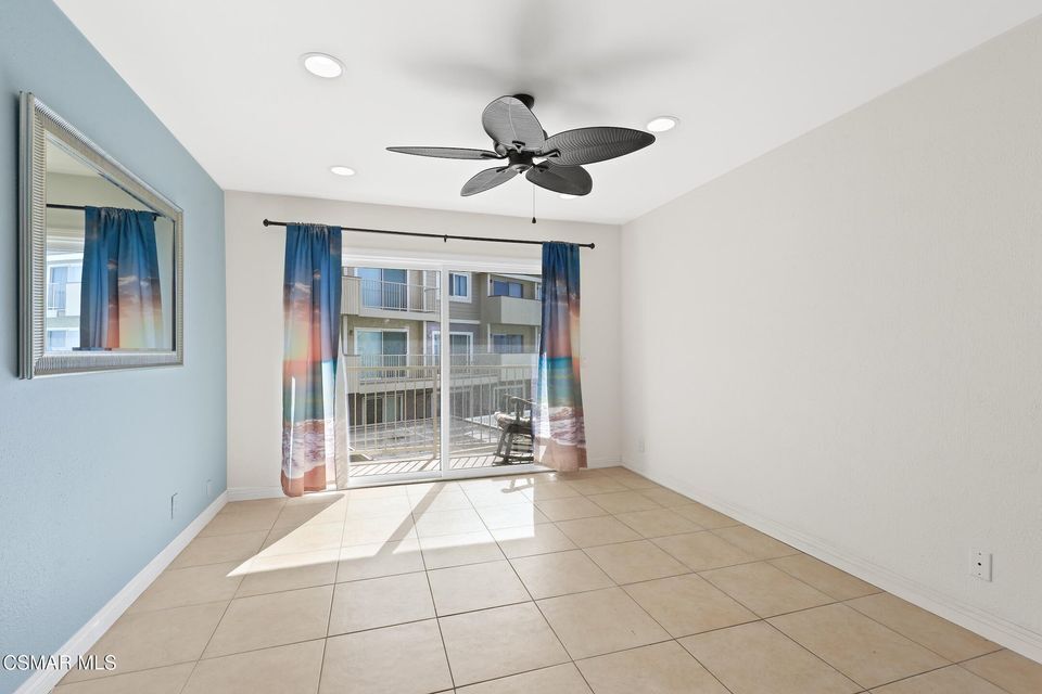 Building Photo - 240 E Surfside Dr