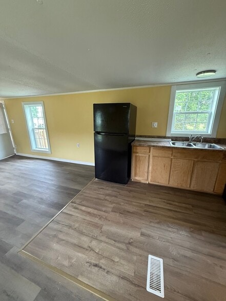 Building Photo - 2020 W Barr Rd