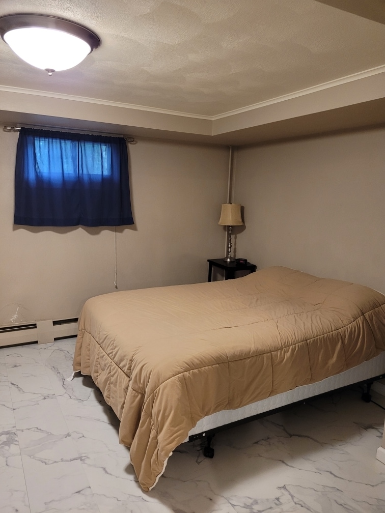 Building Photo - 136 Main St