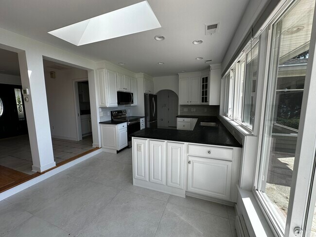 Building Photo - 705 Whitehall Plains Rd