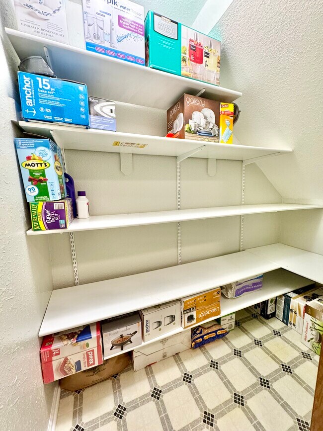 Building Photo - 367 Kristin Ct E