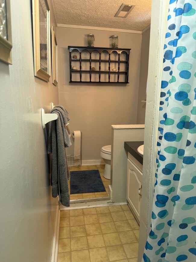 Building Photo - 602 N 6th St