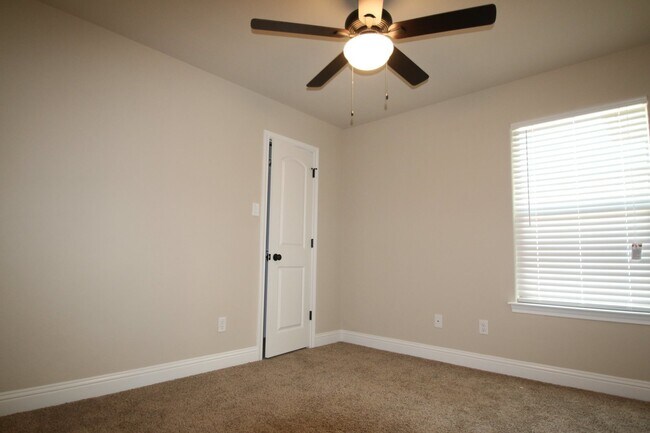 Building Photo - 1324-1328 White Sand Dr