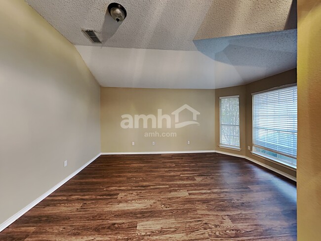 Building Photo - 7914 Clear Fork Trail