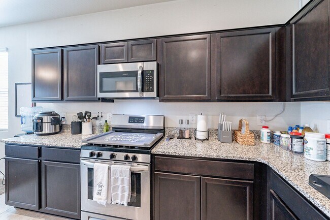 Building Photo - Serene 3-Bedroom 2-Bath 3 Car Garage Retre...