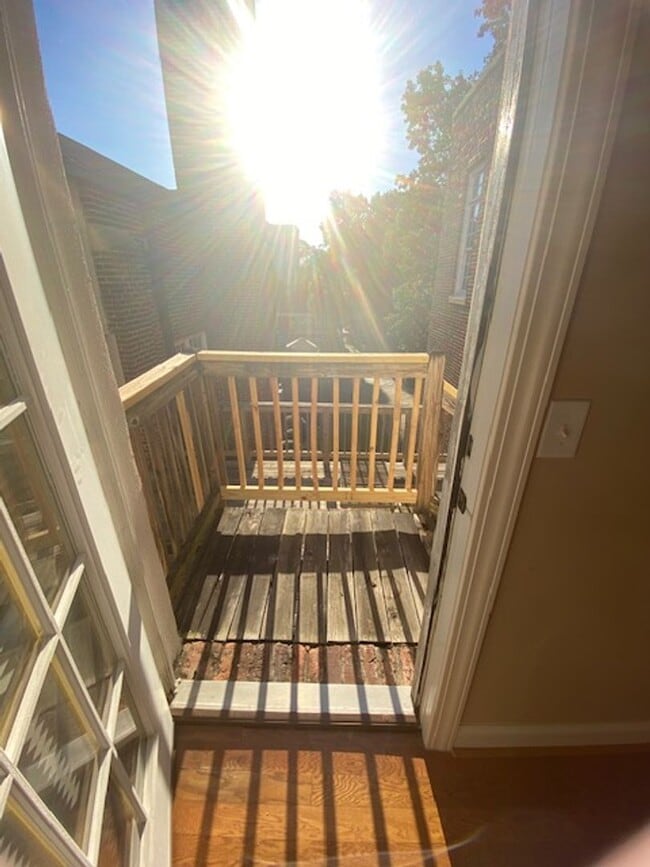 Building Photo - Charming 2-bedroom Condo- Old Shandon