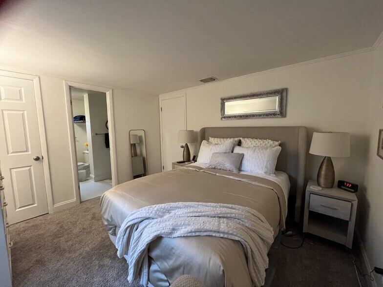 Master Bedroom - 233 Emory Pl