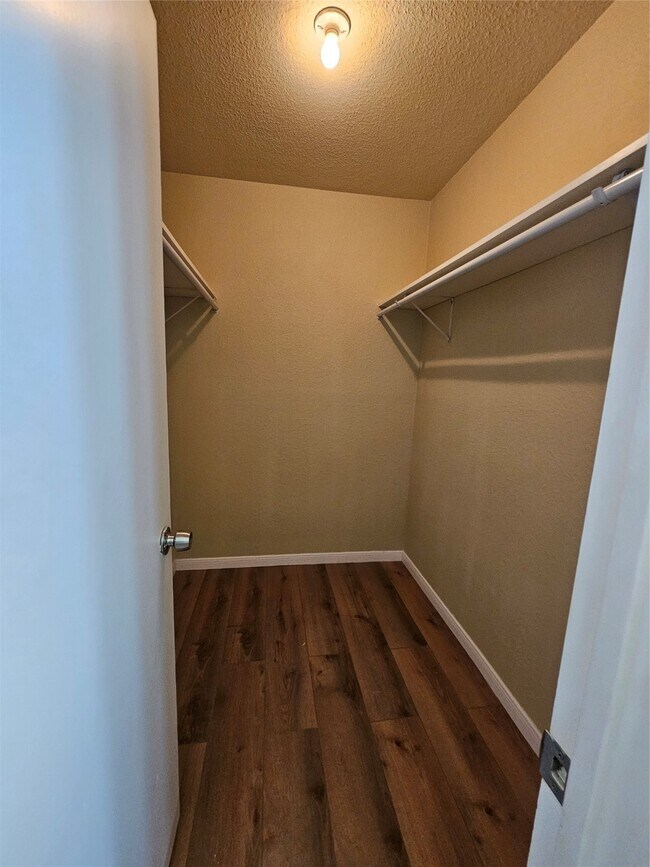 Building Photo - 3303 W Greenridge Dr