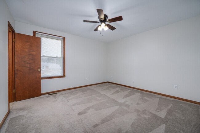 Building Photo - 87 E Hill St