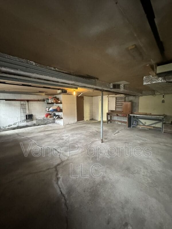 Building Photo - 15 Rivercrest Dr