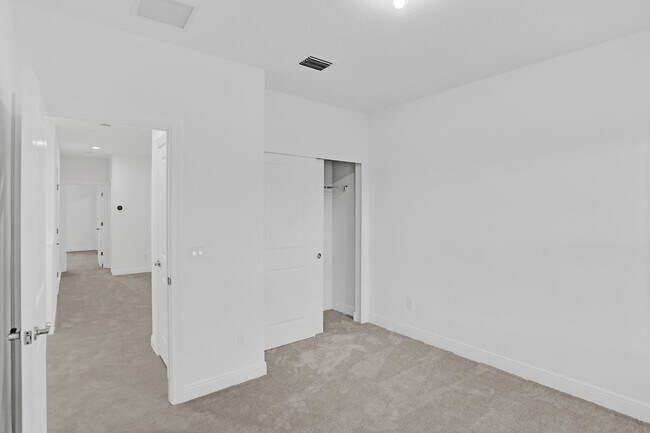 Building Photo - 585 Sanderling Cir