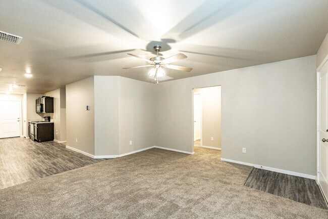 Building Photo - Luxurious Cottage Home Located In Bell Farms!