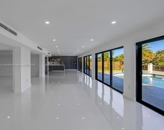Building Photo - 406 Holiday Dr