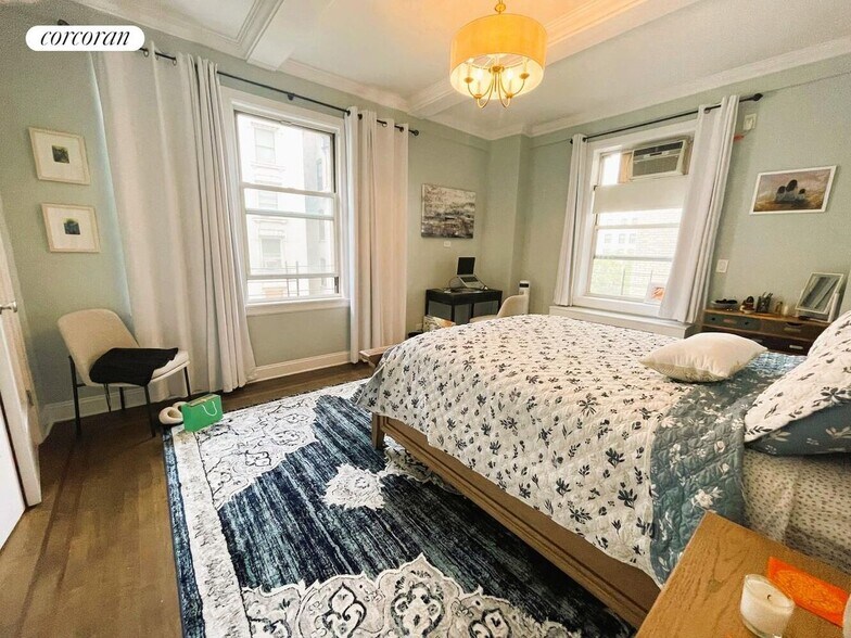 Building Photo - 240 W 98th St