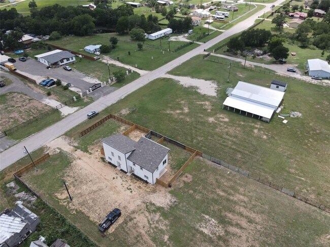 Building Photo - 108 Sandy Oaks Loop