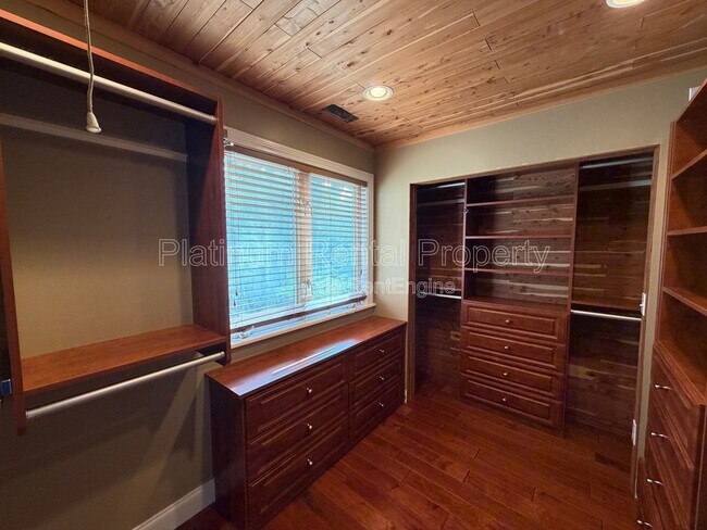 Building Photo - 835 Timber Lake Trail