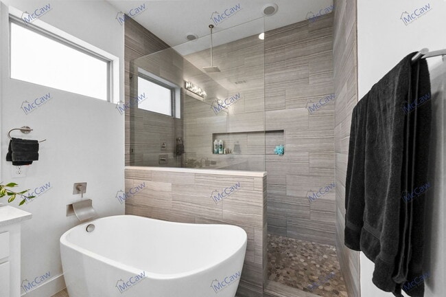 Building Photo - 1831 Euclid Ave