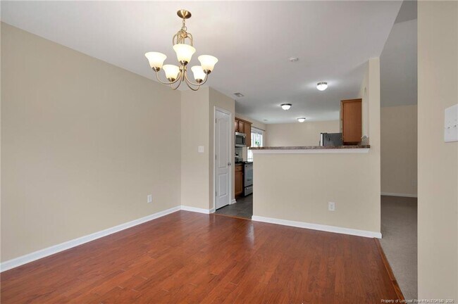 Building Photo - 672 Hogart St