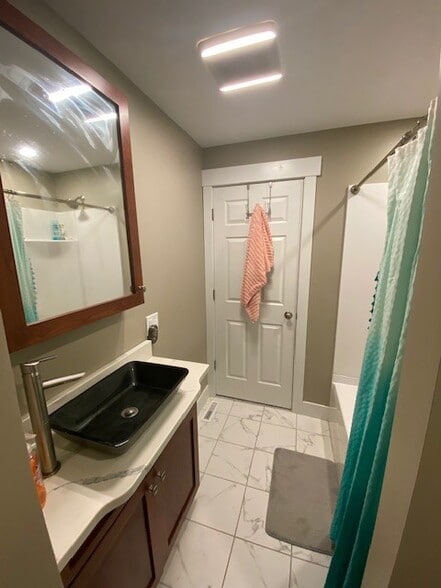 bathroom - 433 West St