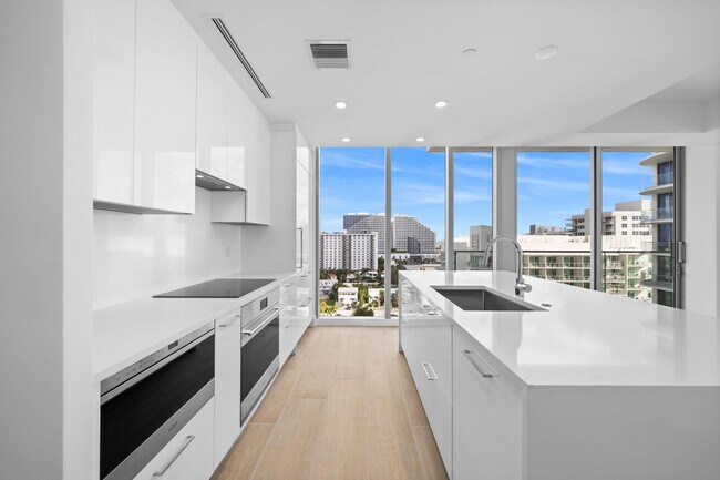 Building Photo - 153 N Seabreeze Blvd