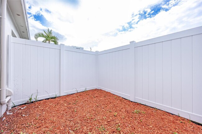 Building Photo - 412 SE 16th St