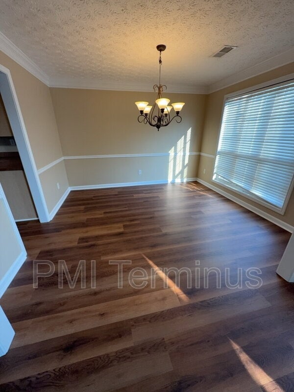 Building Photo - 6122 Farmwood Way SE