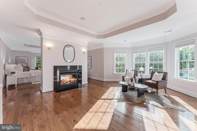 Building Photo - 829 Golden Arrow St