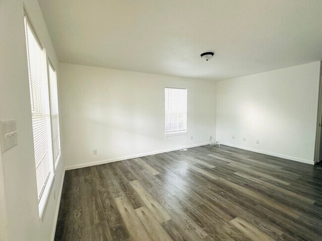 Building Photo - 746 Edgemont Ave