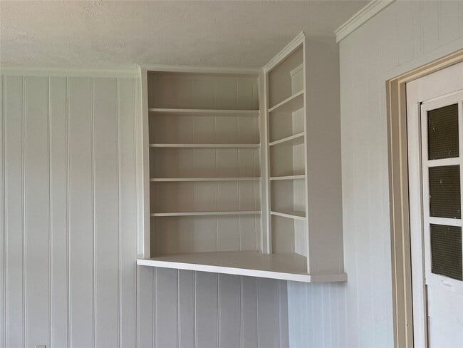 Building Photo - 4929 Libbey Dr