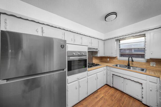 Building Photo - 5860 NW Dearborn Ave