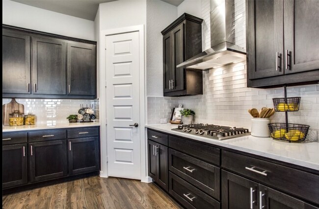 Building Photo - 204 Carmen Oak Ln