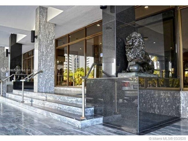 Building Photo - 5401 Collins Ave
