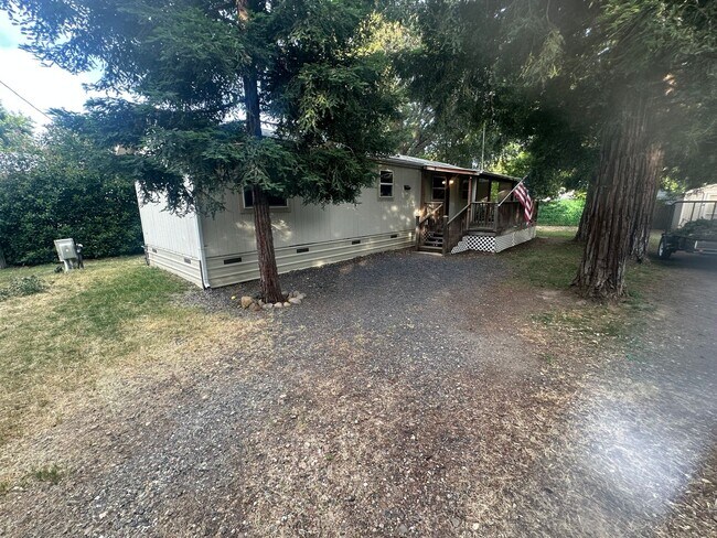 Building Photo - Country Living