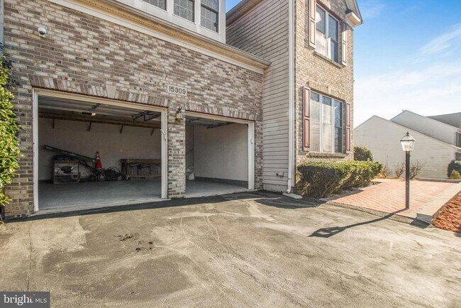 Building Photo - 15309 Lions Den Rd